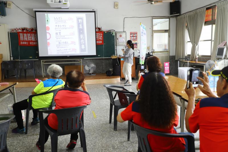 志工操作Google 智慧鏡頭