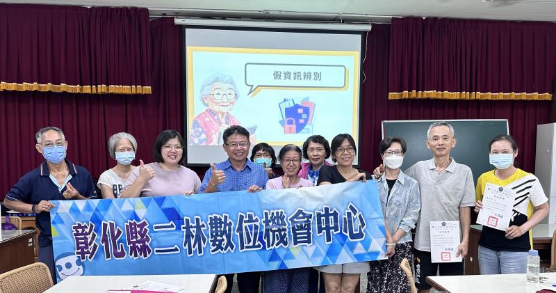 講師為了培訓用心的準備一套完整的課程內容,課後學員也學習到很多更不一樣的體驗,DOC中心為勉勵大家特意頒發研習證明給每位努力學習的學員們!!