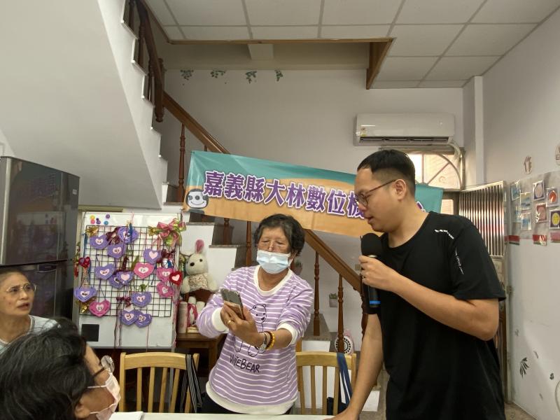 學員請老師個別指導講解