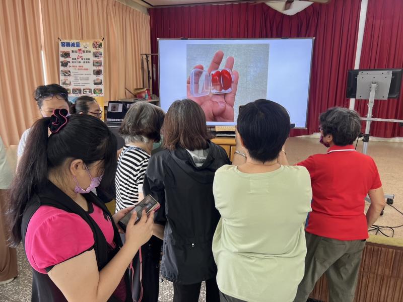 大家學習如何使用Google智慧鏡頭搜尋生活中看見卻不知道去哪邊購買的商品。