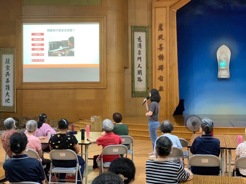 大家都很認真喔!