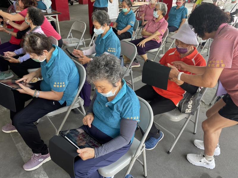感謝社中社區關懷據點提供場地，讓我們萬丹DOC有機會來宣導上課，讓更多民眾有遮個學習的機會。