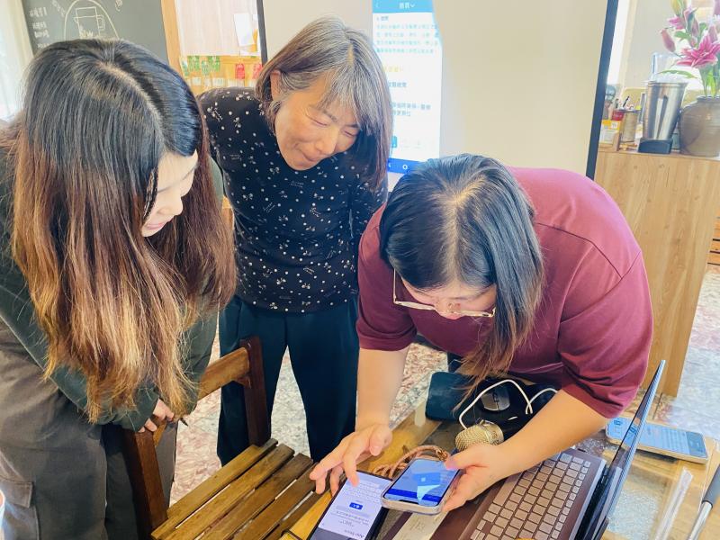 113年在地人才數位培訓雲林場- 數位保健： 健保快易通（虛擬健保卡）課程照片4