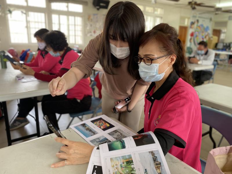 113年在地人才數位培訓雲林場-手機：相機、相簿課程照片4