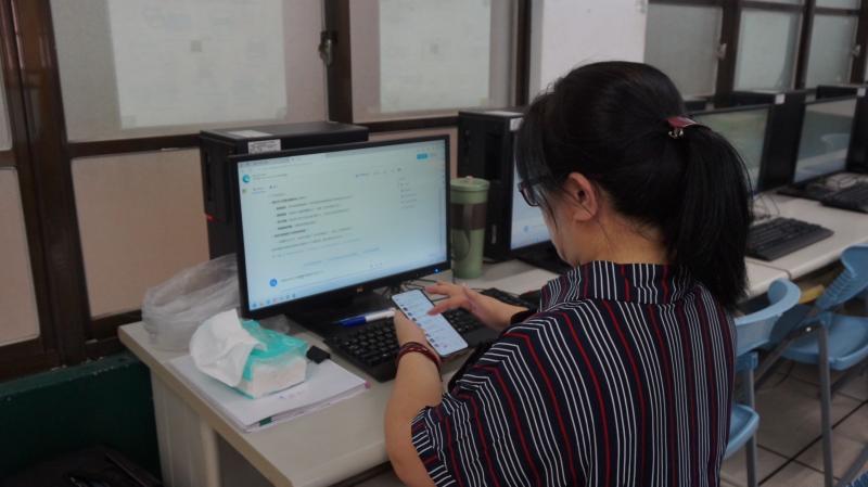 藉由課程提升參與學員在簡報製作技巧方面的能力，還推動了他們對於數位工具應用和創新設計的理解和應用