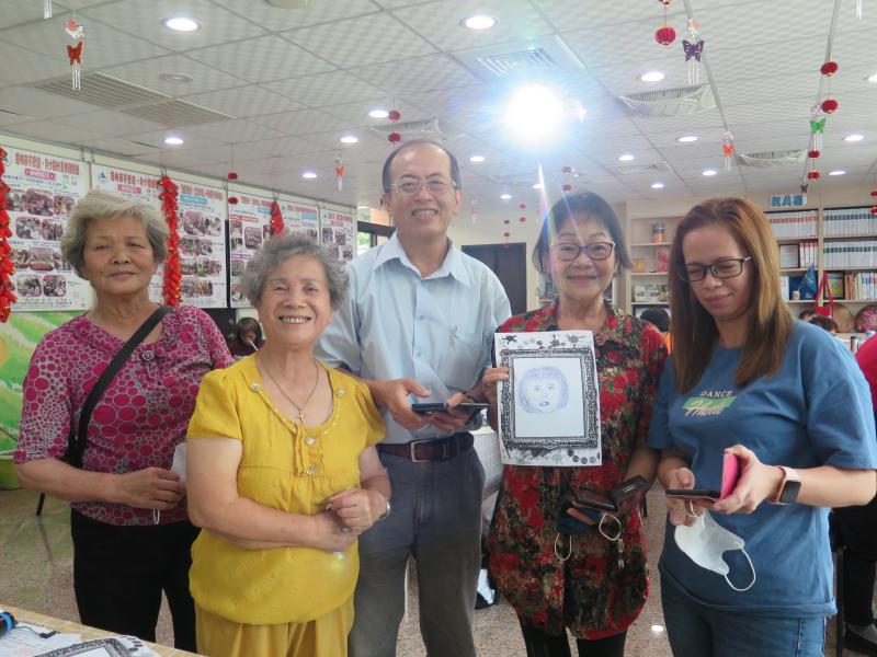 姊姊妹妹讓我們一起透過AR/VR數位學，畫出最可愛的自己，紀錄美好的生命故事。