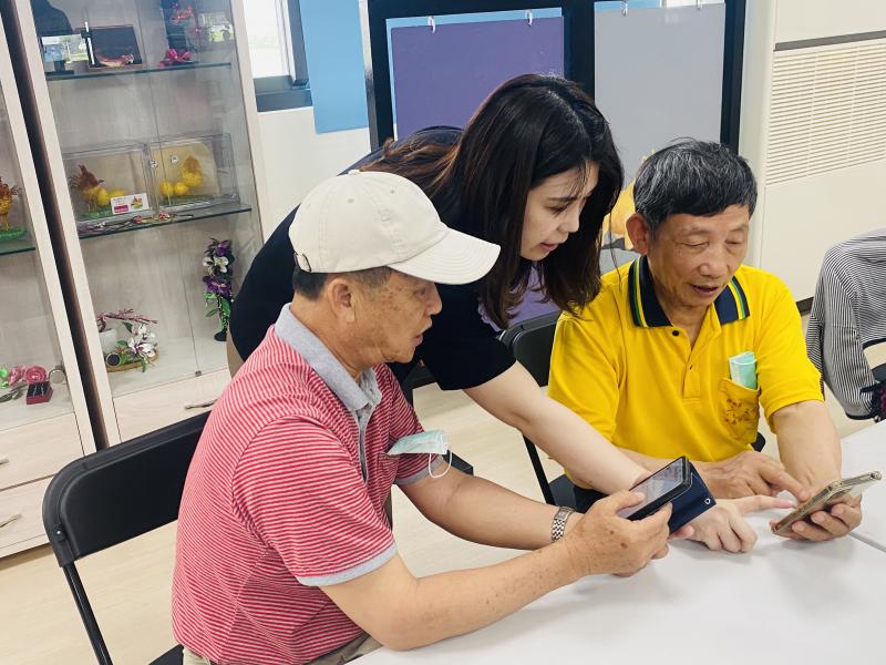 113年在地人才數位培訓雲林場-手機：手機操作：手機內建程式應用4