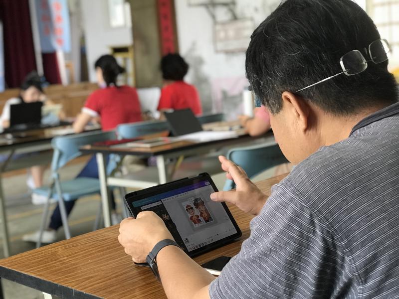 平板電腦選出美麗的圖片