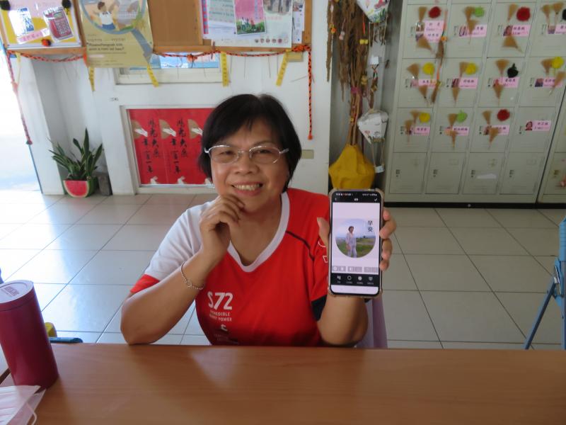 透過這個課程，讓學員學會了如何下載和使用LINE貼圖，現在能更自如地使用這些數位工具了，學員分享；以前覺得數位工具很難學，但這次發現其實沒有那麼難，現在對學習其他數位技能更有信心。