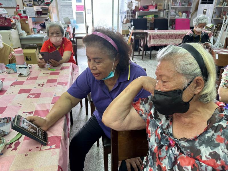 學員自行使用手機下載APP後體驗