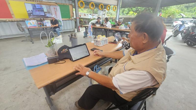 學員學習LINE軟體下載及運用