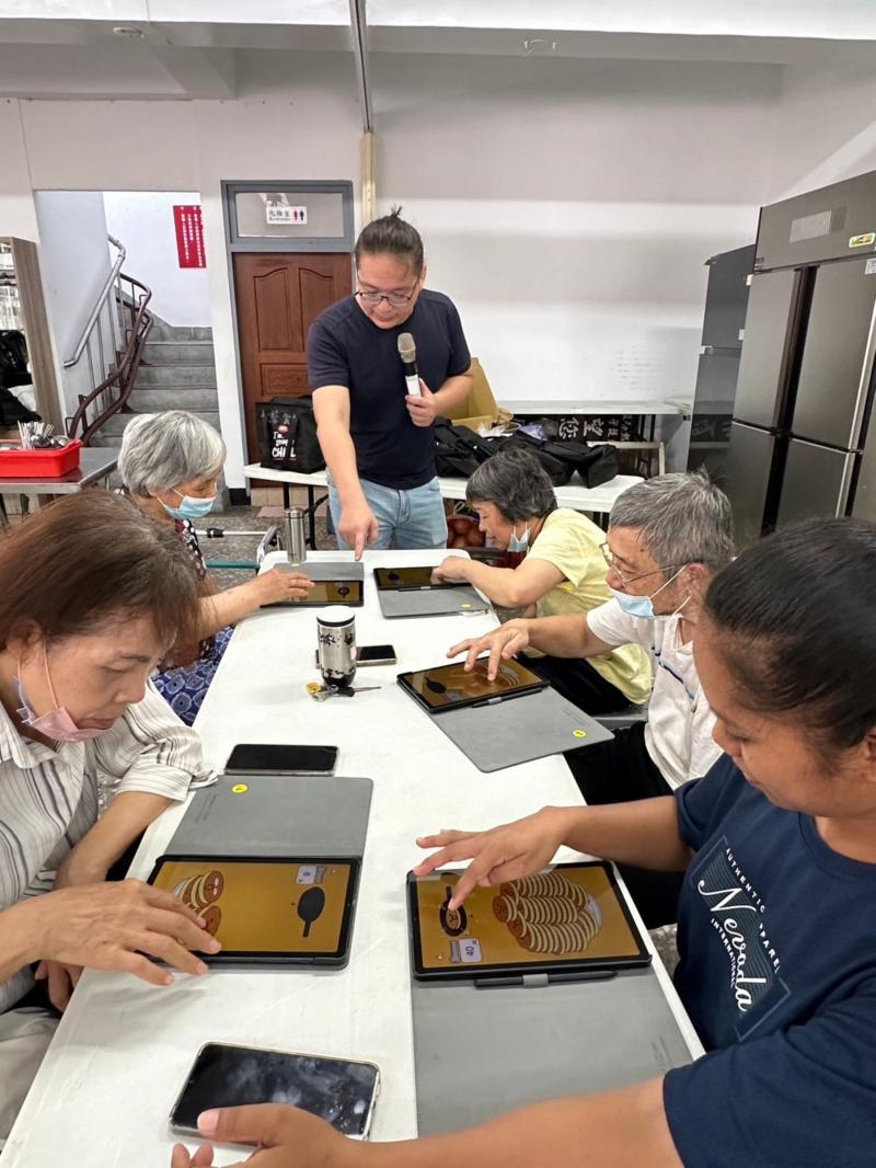 從手機遊戲學習手機操作是一個有趣且有效的方法，幫助新手熟悉觸屏操作和基本功能。