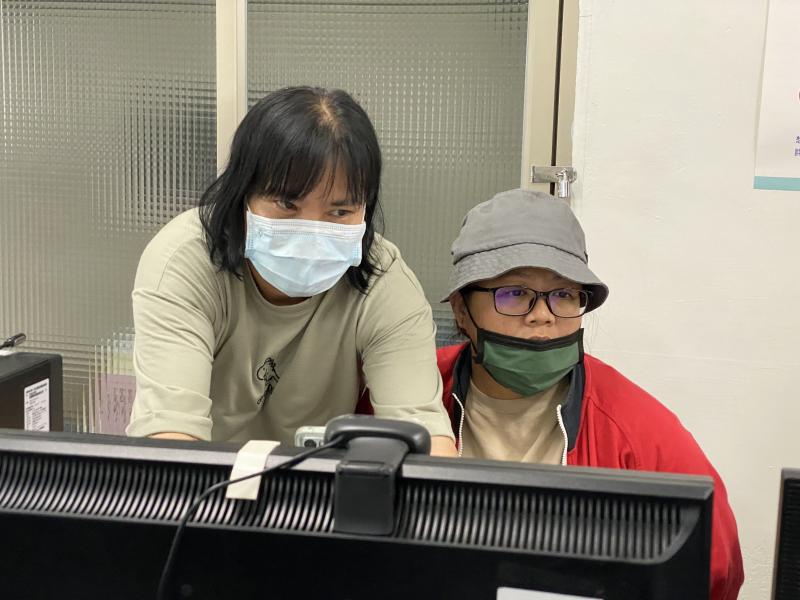 大武執行秘書協助幫手，數位健康資源查詢營養建議和運動計畫。