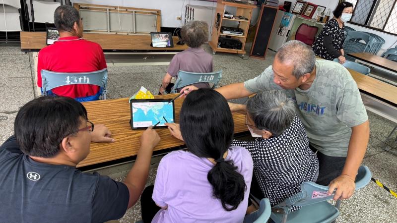 與阿嬤一同搜尋外傭的家鄉