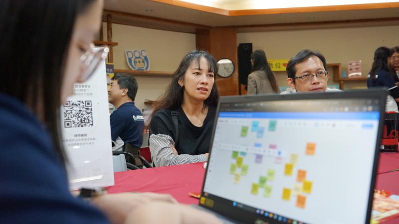 在這次培力活動中，參與者可以自由選擇加入任意一個議題小組，根據自己的需求和興趣決定何時加入或離開，完全掌握自己的學習節奏。