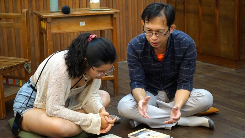 徐毅振帶來「與對話同行」的分享，介紹地方文化與故事的同時，也介紹他人生際遇的改變，期待用自己的故事引起更多對話是此次分享的初心。