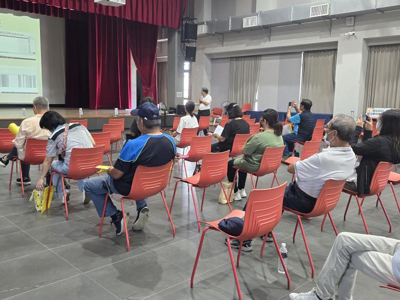 講師教授學員們如何下AI繪圖的"指令"