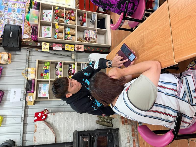 手機商店下載應用