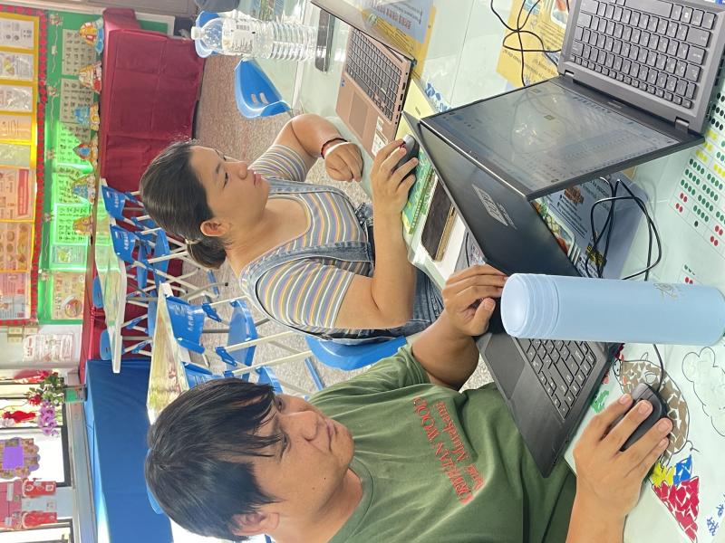 這堂課學員們專注地學習雲端應用，包括在Excel中建立日期和地圖、製作簡報以及使用Google表單等，提升他們職場上工作的數位應用能力。