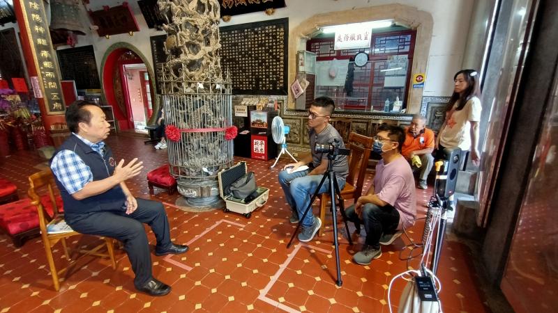 廟宇的總幹事詳細介紹了三寮灣六艘王船的製作過程、歷史背景以及保存的重要性