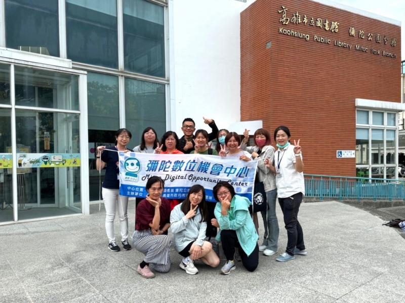 下課後，學員們相當感謝政達講師拍起快樂大合照。