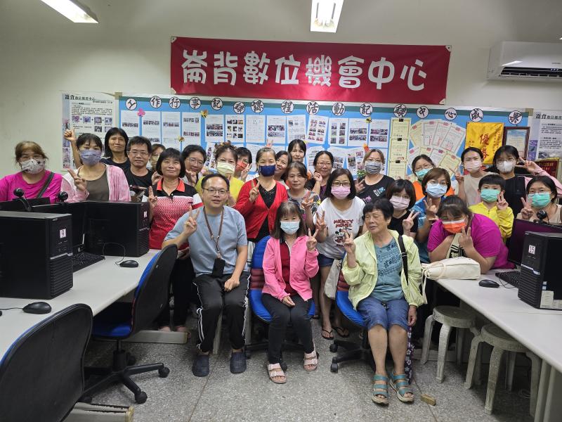 課後學員合影。