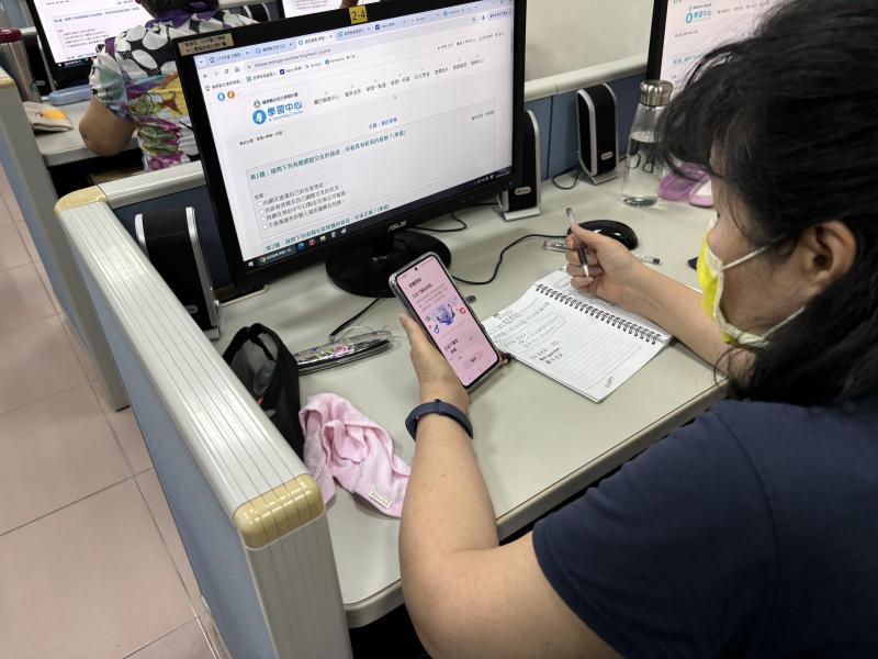 更新手機系統及app以預防駭客入侵。