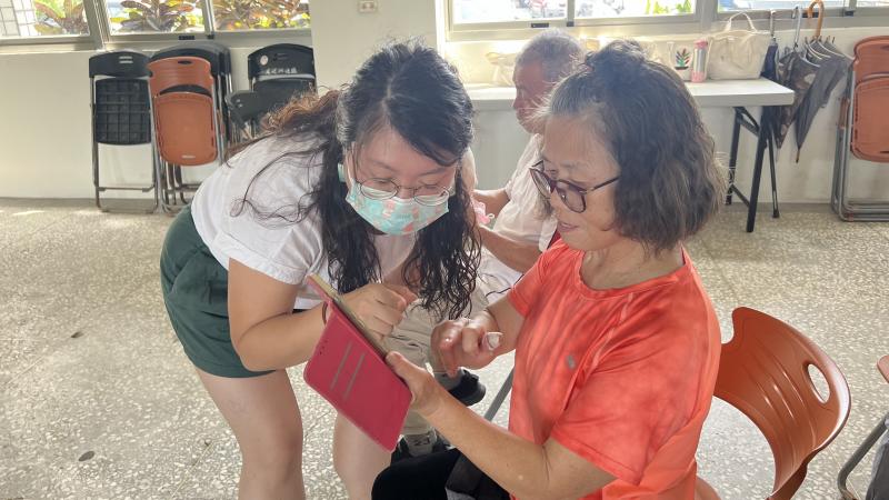 學習平板照相及修圖軟體 APP。