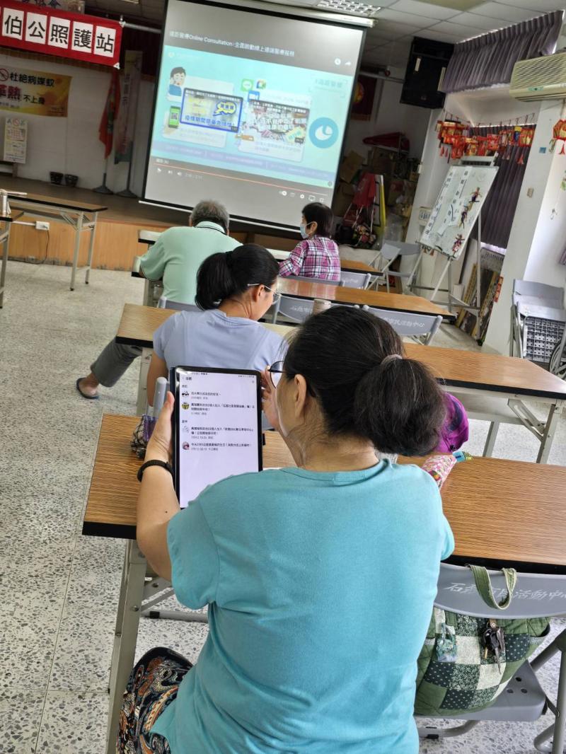 平板拿起來,現在來試試看到底要怎樣用