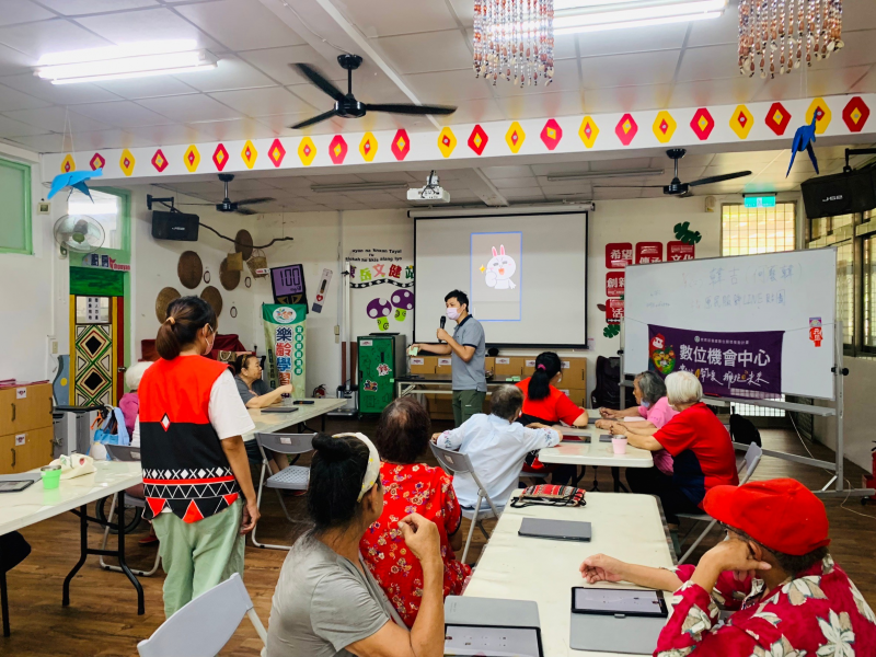 透過這堂數位課程,我學到了如何將傳統文化與現代科技結合,並且感受到長者們的熱情和活力。