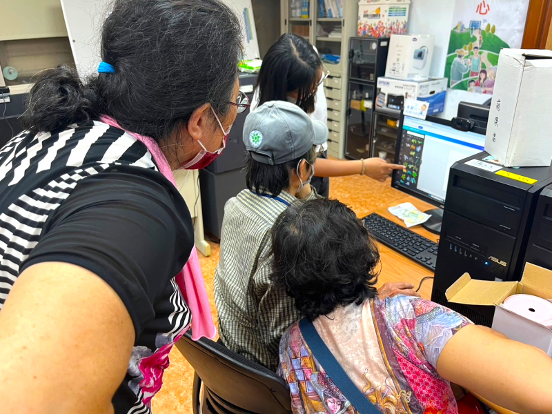 學員間集思廣益，互相幫忙遇到問題的學員解決創作瓶頸。