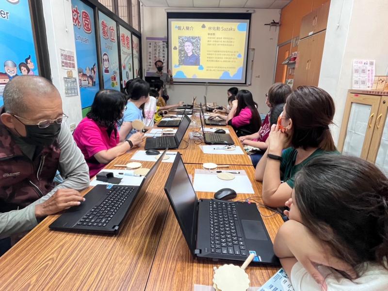 林園數位機會中心~我是maker~文創商品應用班，講師林佑勳。