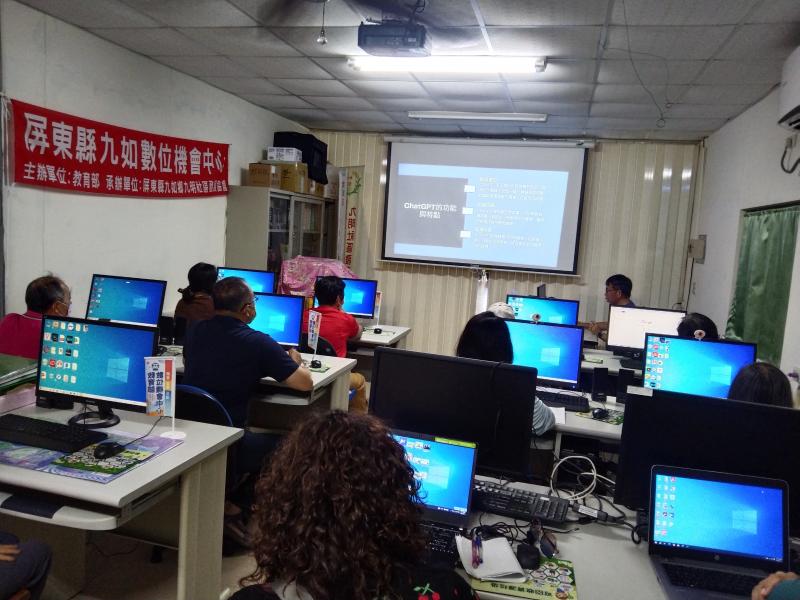 老師講解有關 ChatGPT功能及特點