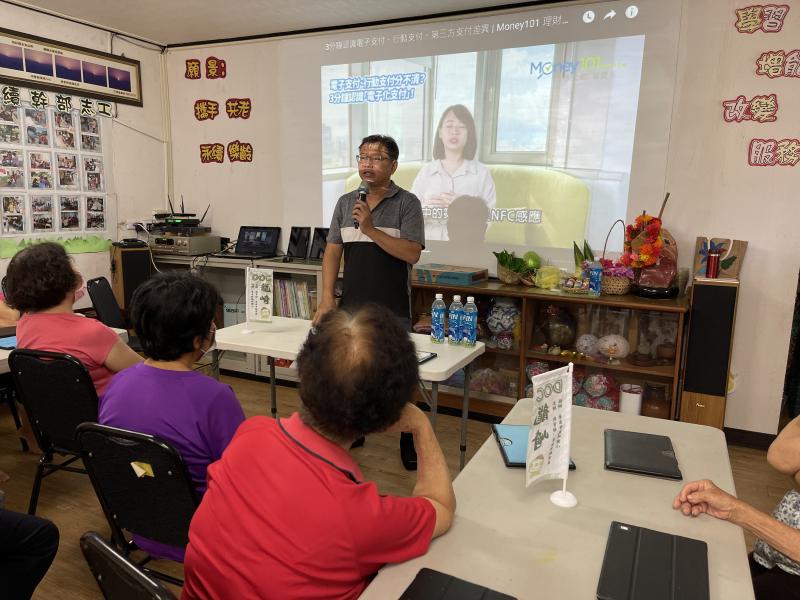 學員很認真學習，因為後面有有獎徵答