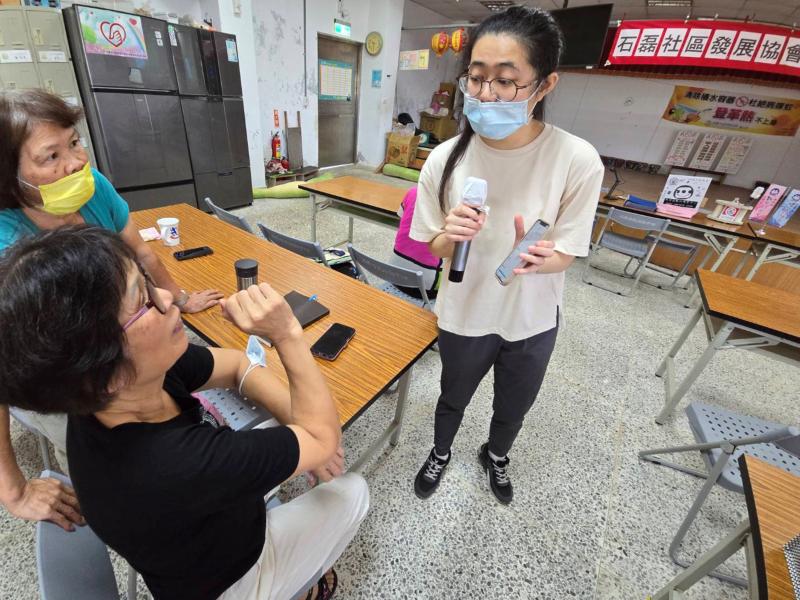 學員們詢問要選那一種