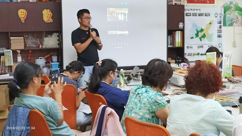 當課程開始時，我們首先介紹了縮時攝影的原理及應用，幫助大家理解如何通過長時間的拍攝來展示時間的流逝。