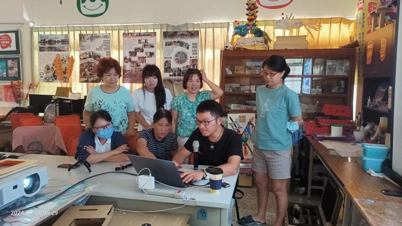 在短短的4小時內，我們還討論了後期處理技巧，從照片的選擇、剪輯、添加音樂，到最終輸出，學員們學會了如何將大量的照片編輯成一段流暢的縮時影片。