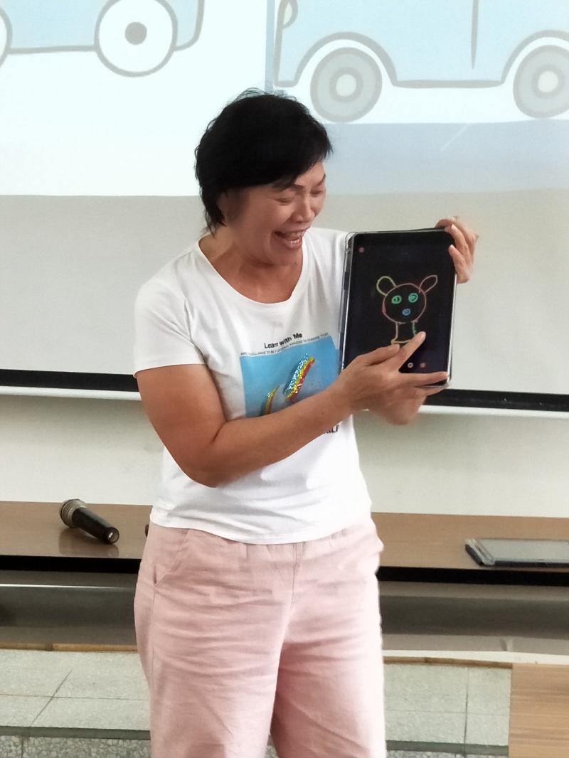 學員分享作品，吸引好多目光與話題。