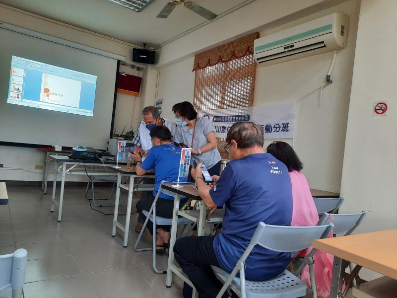 安裝健康護照成功時可以看到最近一次看診用藥的內容，最近一次的檢驗結果。