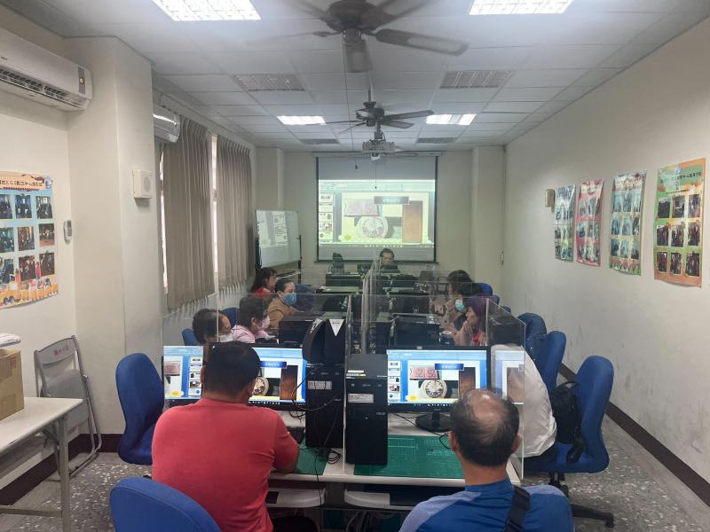 我們自己作一個漂亮搭配自己設計的圖案的杯蓋,學習使用canva來設計自己想要的圖案.