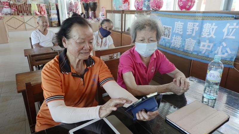 手機購物操作下訂單、超商取貨、貨到付款