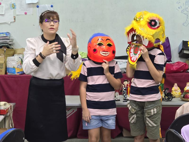 老師介紹越南文化與台灣的差異性。