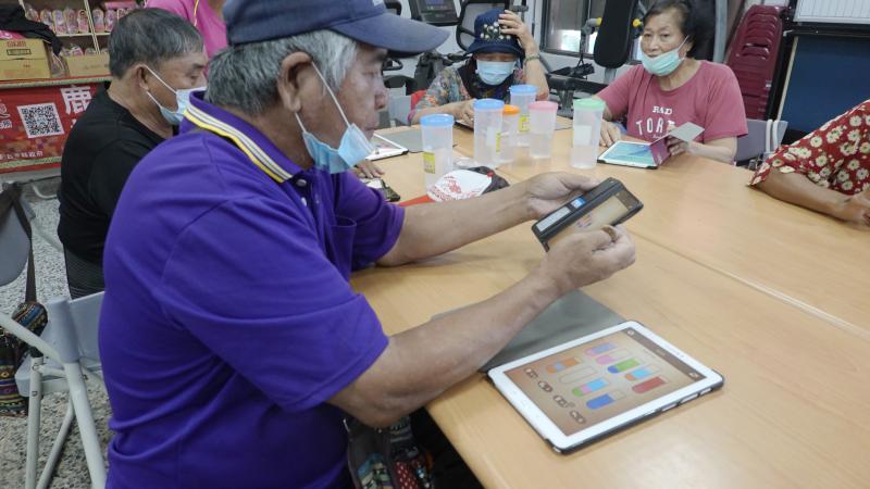 學員手機下載益智遊戲軟體APP