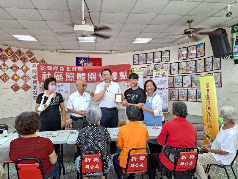 陳鄉長與秀梅代表蒞臨勉勵