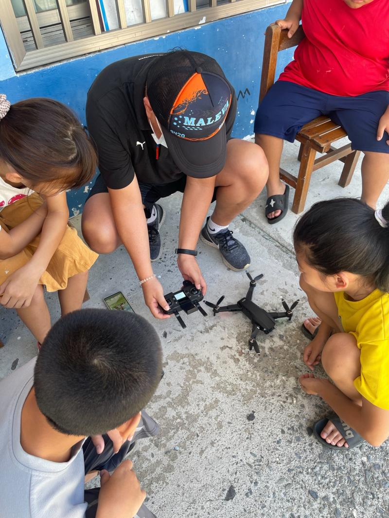 講師空拍機操控教學