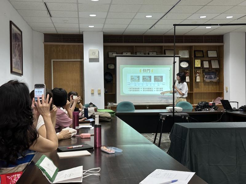 講師講解攝影基礎概念