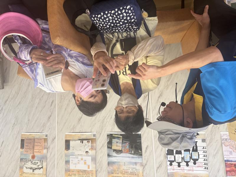 學員學習將數位走讀拍攝的手機影片，透過CapCut練習剪輯影片