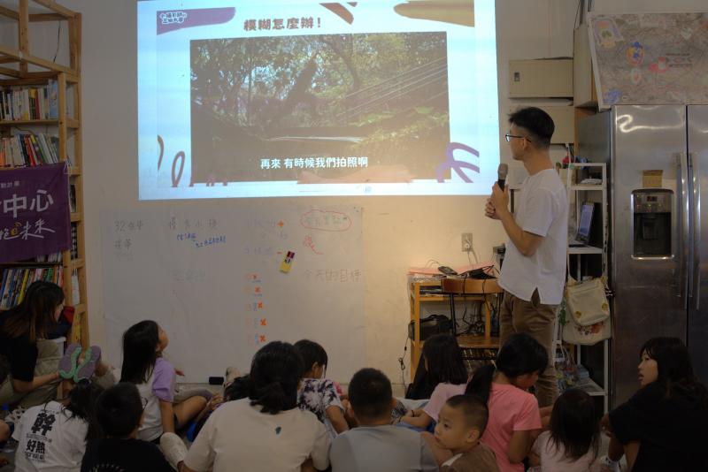 經過凱米颱風延期的課程,8/9(五) 我們終於迎來了「 小人1號:南澳小孩的圖書遊樂場(小攝影師的三個大夢B班)」的課程