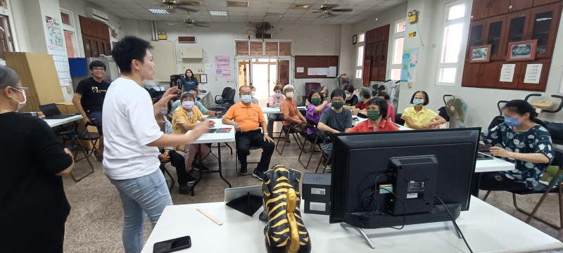 在這次的課程中，首先學習了「平板操作基礎介紹」