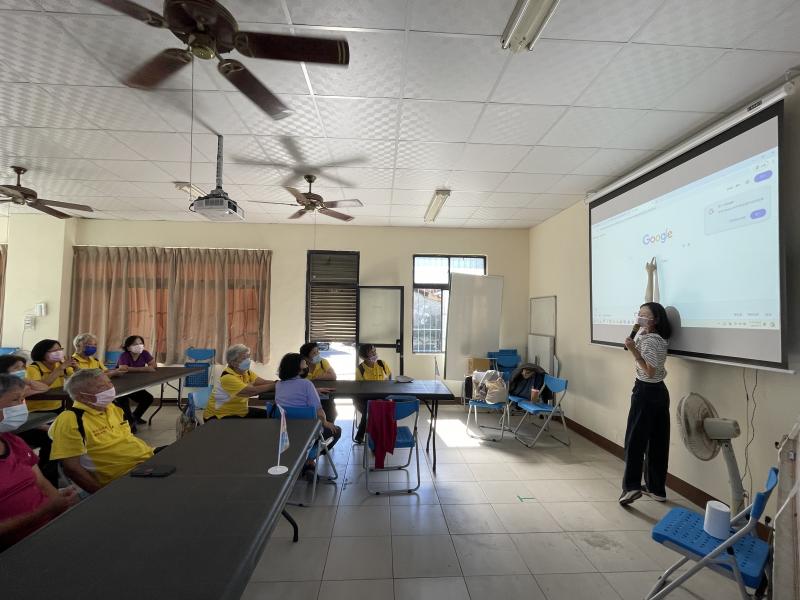 使用問答方式，讓學員了解數位素養的重要